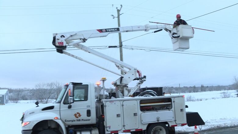 NB power truck with a linesman working.