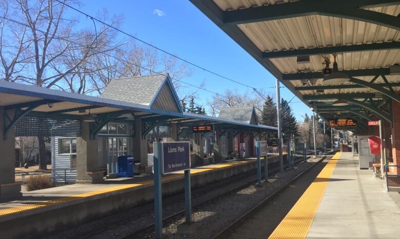 A train platform