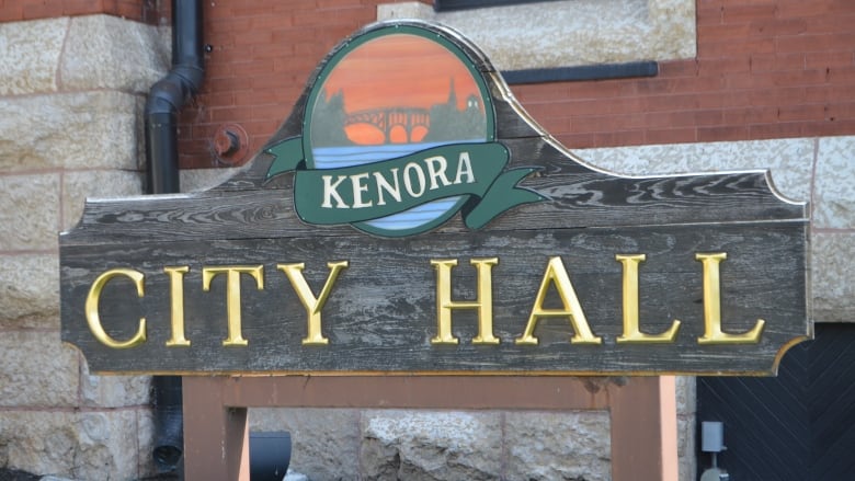 A sign reading city hall.