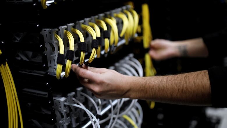 Image of 2 male hands and computer wires