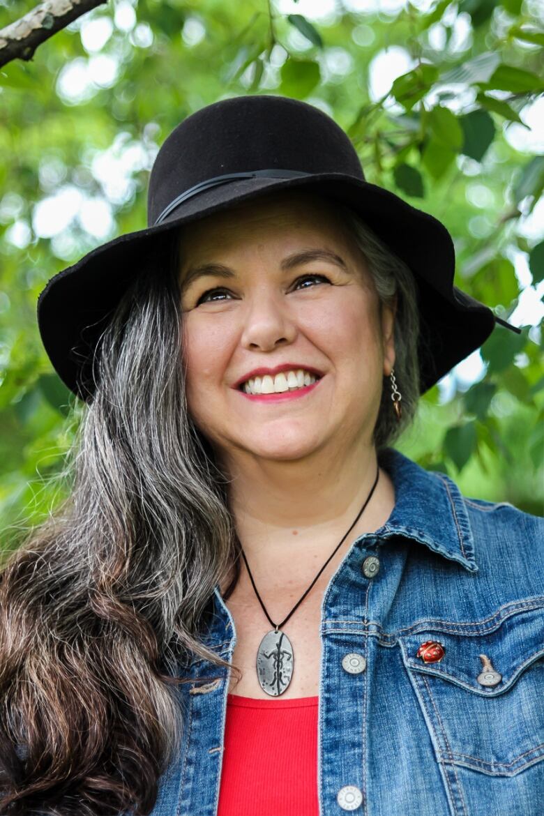 A headshot of Lynn Gehl.