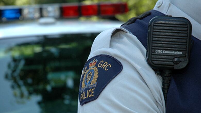 Close up shot of a police officer bearing the RCMP patch