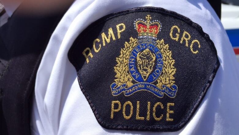 An RCMP badge on an officer's arm. 