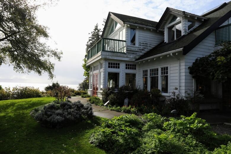 A bed-and-breakfast overlooking a scenic viewpoint.