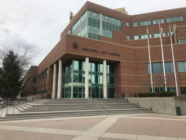 A photo of the Kelowna courthouse and courthouse steps