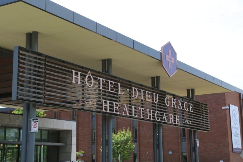 A sign reads Hotel-Dieu Grace Healthcare. 