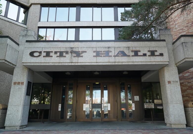 Outdoors shot of the front entrance of Saskatoon City Hall