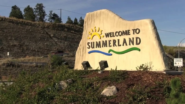 A welcome sign in Summerland, B.C.