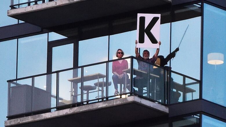  A fan holds up a K sign from his balcony after St. Louis Cardinals starting pitcher Adam Wainwright (not pictured) struck out Milwaukee Brewers center fielder Avisail Garcia (not pictured) during the third inning at Busch Stadium. Mandatory Credit: Jeff Curry-USA TODAY Sports