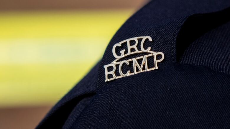 A shoulder patch that reads 'GRC RCMP'.