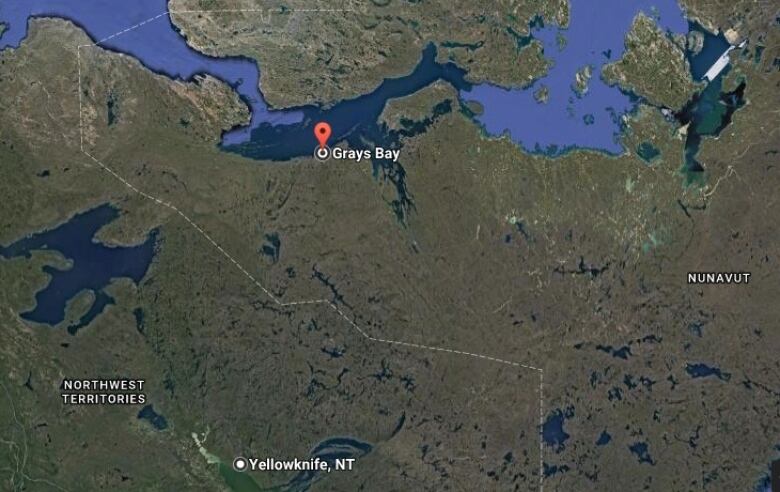 A map shows the distance between Yellowknife and Grays Bay.