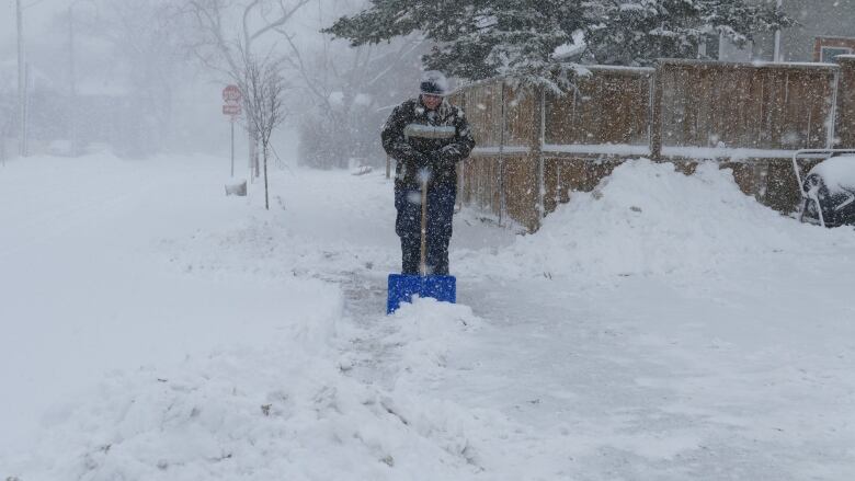 A blast of spring snow hits southern Manitoba.