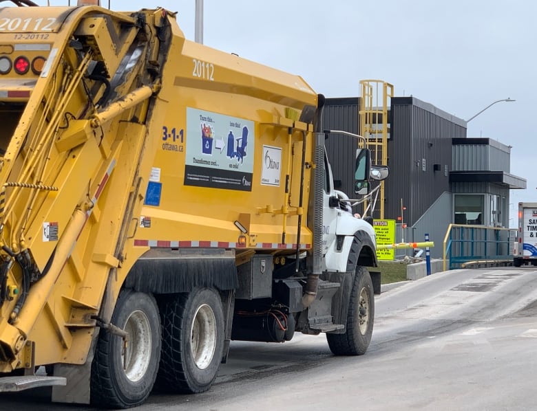 A City of Ottawa truck approaches the scales at the Trail Road landfill in April 2022. 