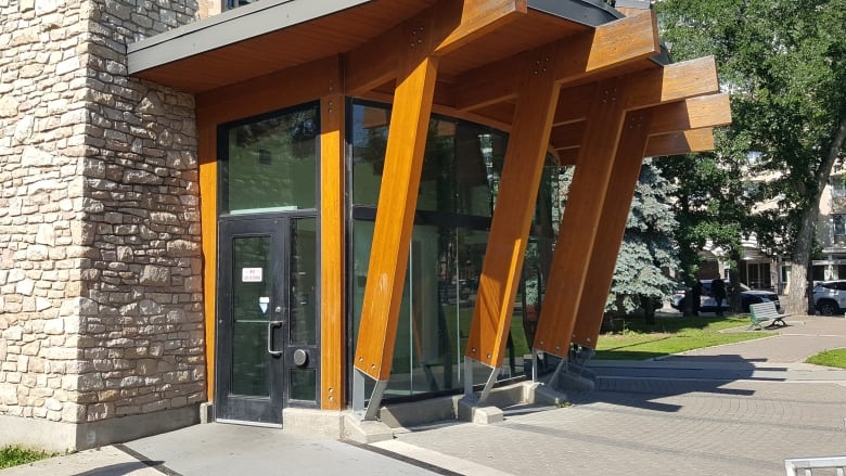 A picture in the daytime of the exterior of a public washroom facility in downtown Saskatoon.