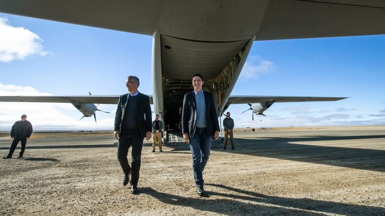 NATO Secretary General Jens Stoltenberg and Prime Minister Justin Trudeau arrive in Cambridge Bay, Nunavut on Thursday, August 25, 2022.