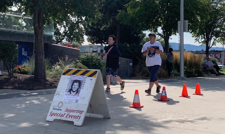 Participants in the Terry Fox Run ran along the waterfront in Kelowna, B.C., on Sunday, Sept. 18, 2022.