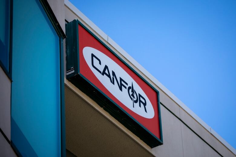 A sign that says Canfor.