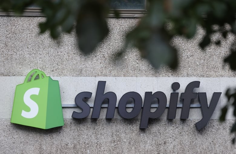 A sign with the Shopify logo. 