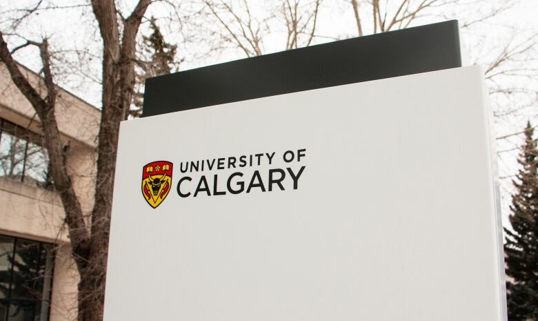 A sign that says University of  Calgary on it. It's also adorned with the school's red and white crest.