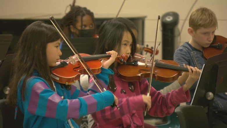 Kids playing violin