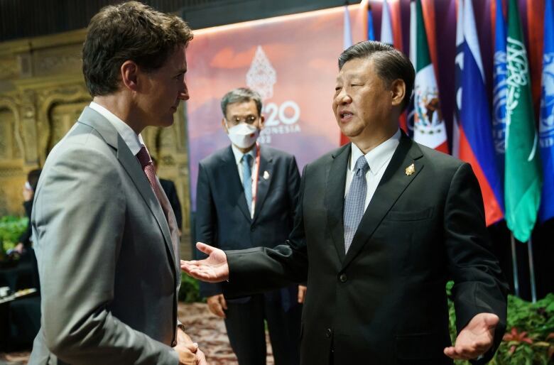 Canada's Prime Minister Justin Trudeau speaks with China's President Xi Jinping at the G20 Leaders' Summit in Bali, Indonesia, November 16, 2022.  Adam Scotti/Prime Minister's Office/Handout via REUTERS. THIS IMAGE HAS BEEN SUPPLIED BY A THIRD PARTY.