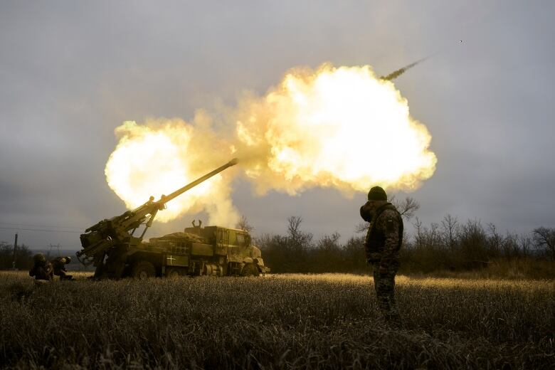 Ukrainian soldiers fire a self-propelled howitzer.