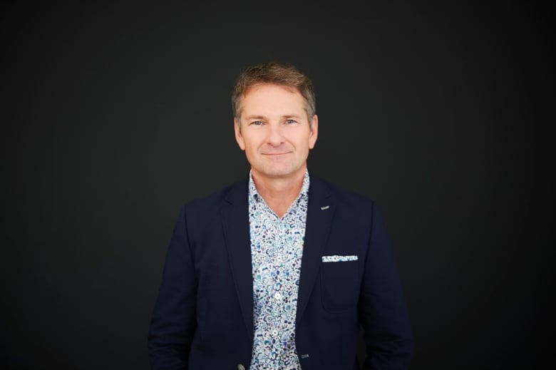 Retail analyst Doug Stephens is pictured in front of a black background.