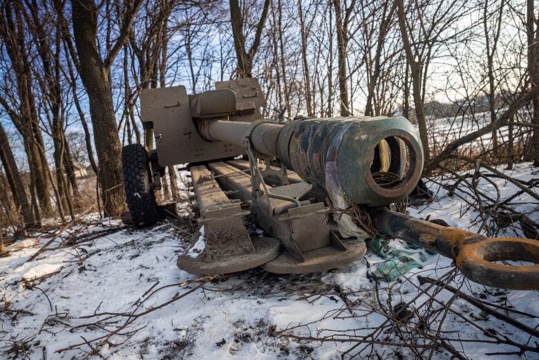 An old Soviet-style howitzer sits in readiness outside Bakhmut, Ukraine.