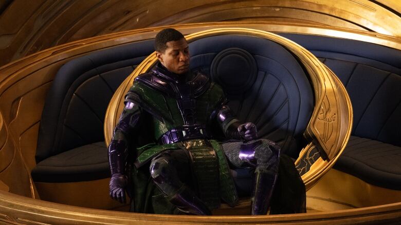 Jonathan Majors as Kang The Conqueror in Marvel Studios' ANT-MAN AND THE WASP: QUANTUMANIA. Photo by Jay Maidment.  2022 MARVEL.