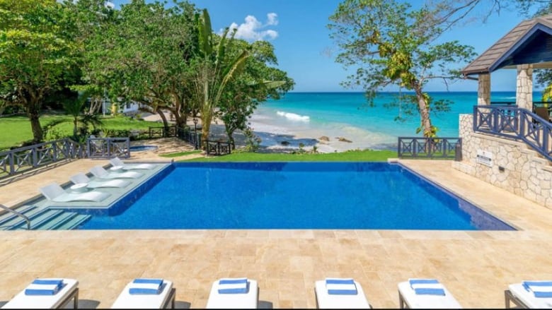 An image of a pool that overlooks the ocean 