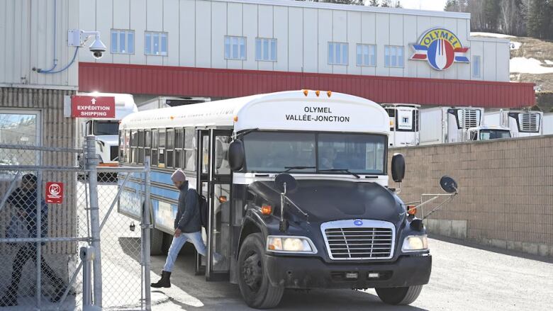 A person steps out of an Olymel Valle-Jonction bus. 