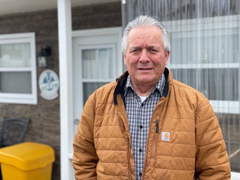 Vernon Metallic pictured outside the radio station