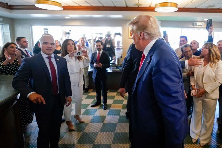 Trump near aide in cafe