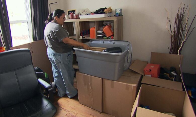 woman packing boxes