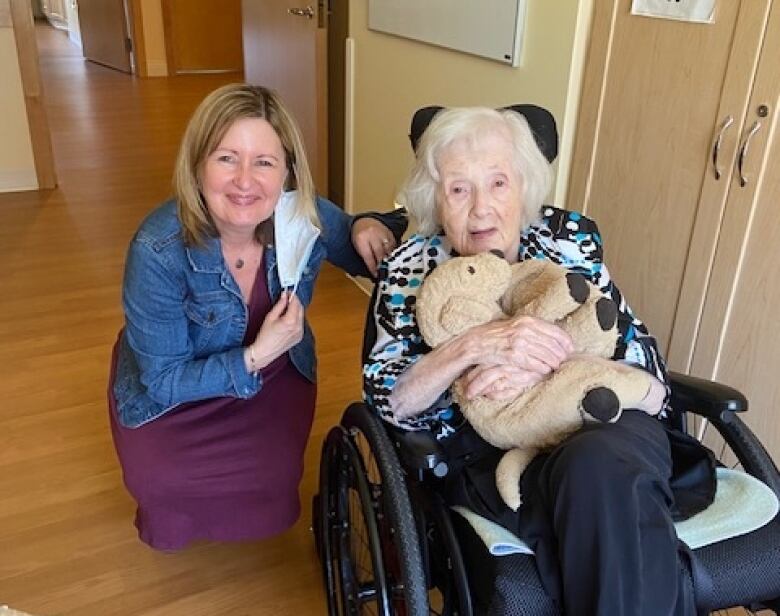 Sheila Ross, with her mother Eleanor.