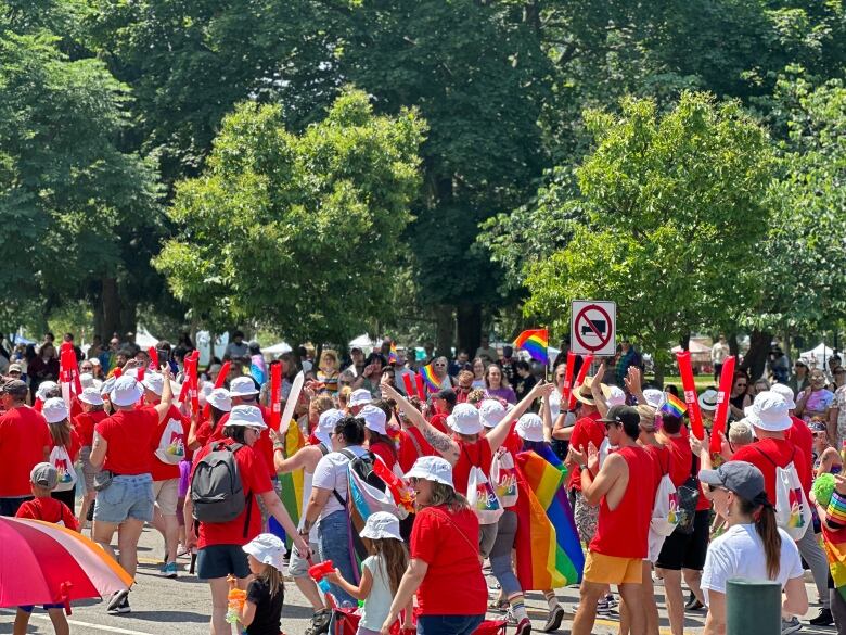 Hundreds of people walking down the street