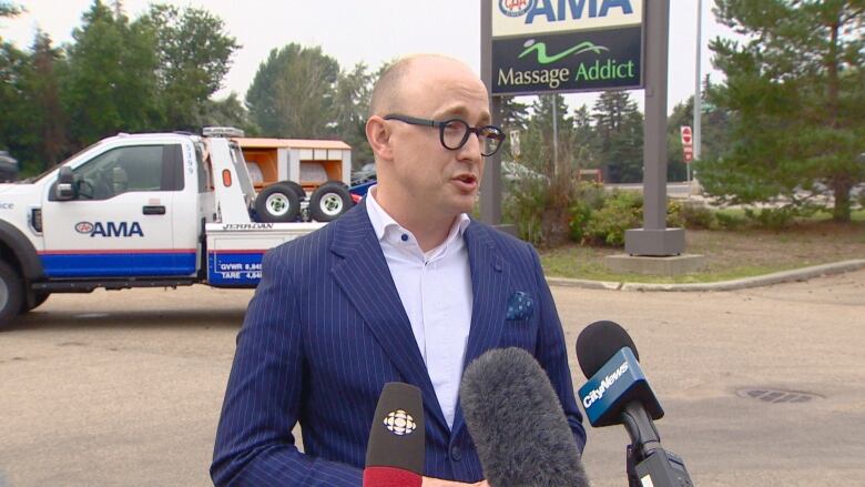 Jeff Kasbrick, vice president of advocacy and operations with the AMA, said roadside workers are disappointed by Alberta's surprise rule change. 