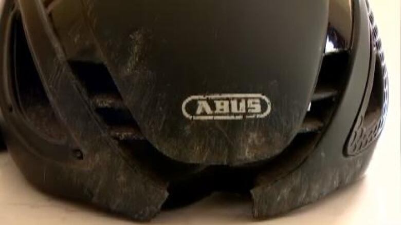 A black bike helmet that says 