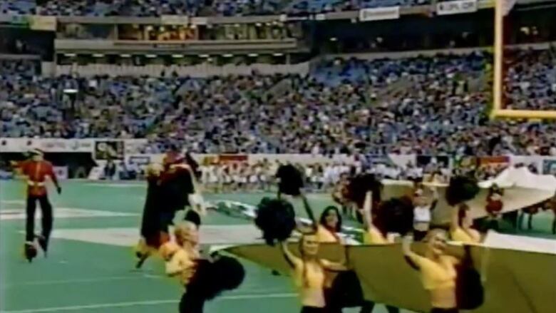 A screengrab of CBC Sport's broadcast of the 1999 Grey Cup.