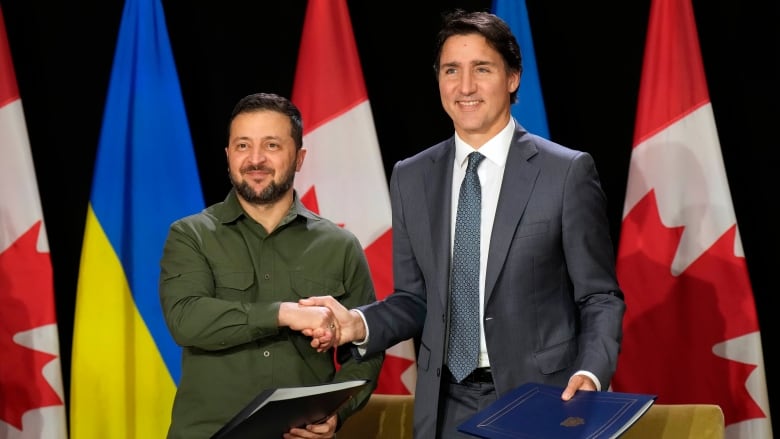 Ukrainian President Volodymyr Zelenskyy, left, and Prime Minister Justin Trudeau signed an updated free trade deal in September on Parliament Hill.