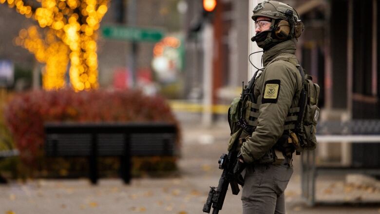 Police with long gun in swat gear