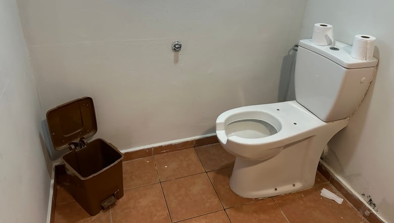 Two travellers CBC News spoke with said there were no toilet seats in their room at the resort.