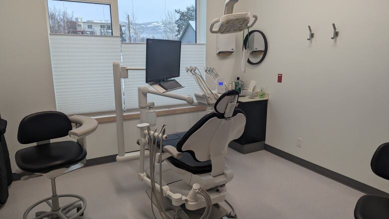 An empty dentist chair