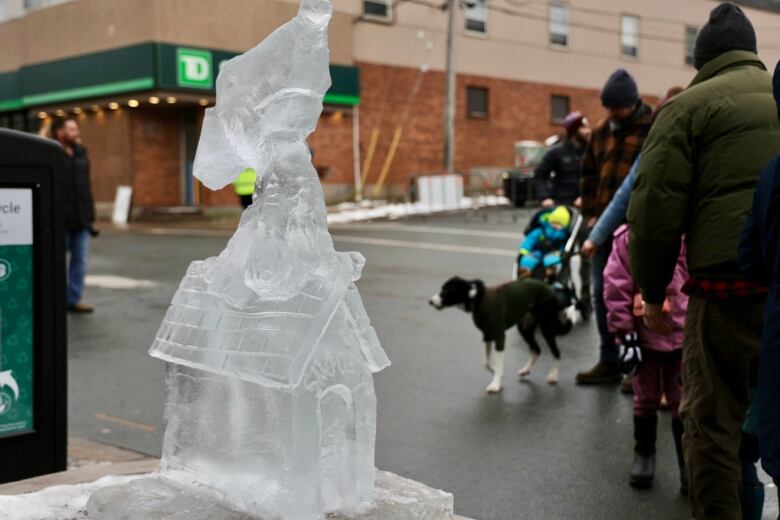 An ice sculpture of Snoopy on his dog house.