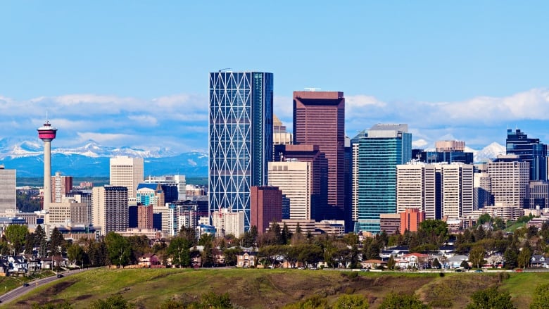 a city skyline during the day time.