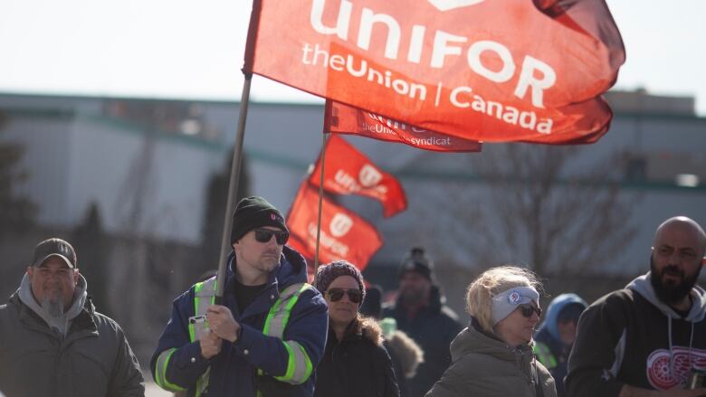 People with Unifor flags. 