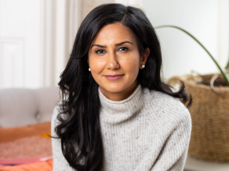 Headshot of Saunia Ahmad.