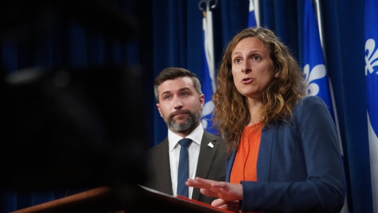 Christine Labrie and Gabriel Nadeau-Dubois give a press conference