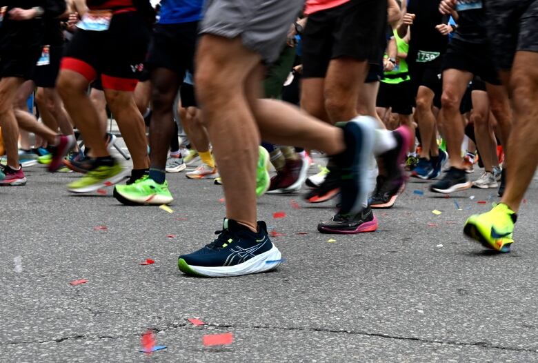 The legs of hundreds of runners on the asphalt