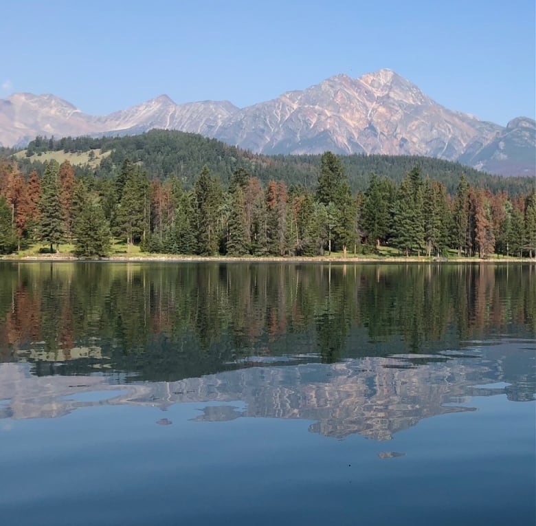 A picture of a mountain lake and a mountain in the background